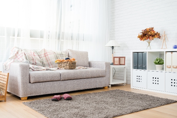 A clean living room makes for an easy transition into fall for this family.